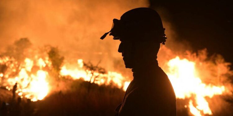 La Nación / Una vivienda abandonada se incendió en Asunción