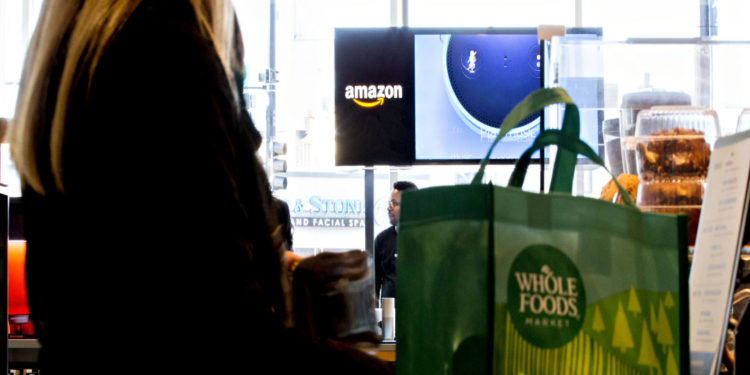 La empresa Amazon anunció que cerrará seis tiendas Whole Foods en cuatro estados