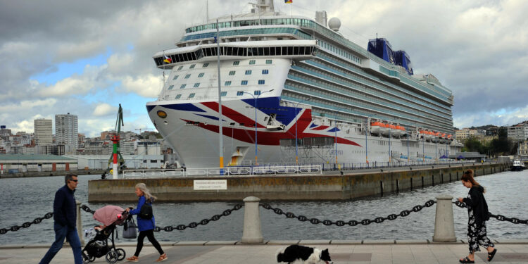 La llegada del “Britannia” da inicio a una Semana Santa marcada por la visita de siete cruceros