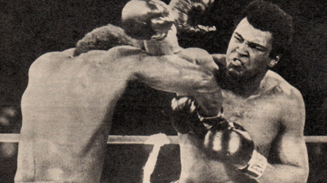 George Foreman y Muhammad Alí protagonizaron "la pelea del siglo" y el autor estuvo allí para contarlo a la Argentina