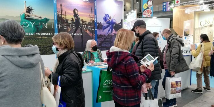 La oferta turística de la provincia onubense despierta interés en la Feria B-Travel de Barcelona