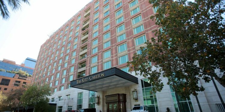 La sociedad dueña de hoteles Ritz y Crowne Plaza castiga el 100% de su inversión