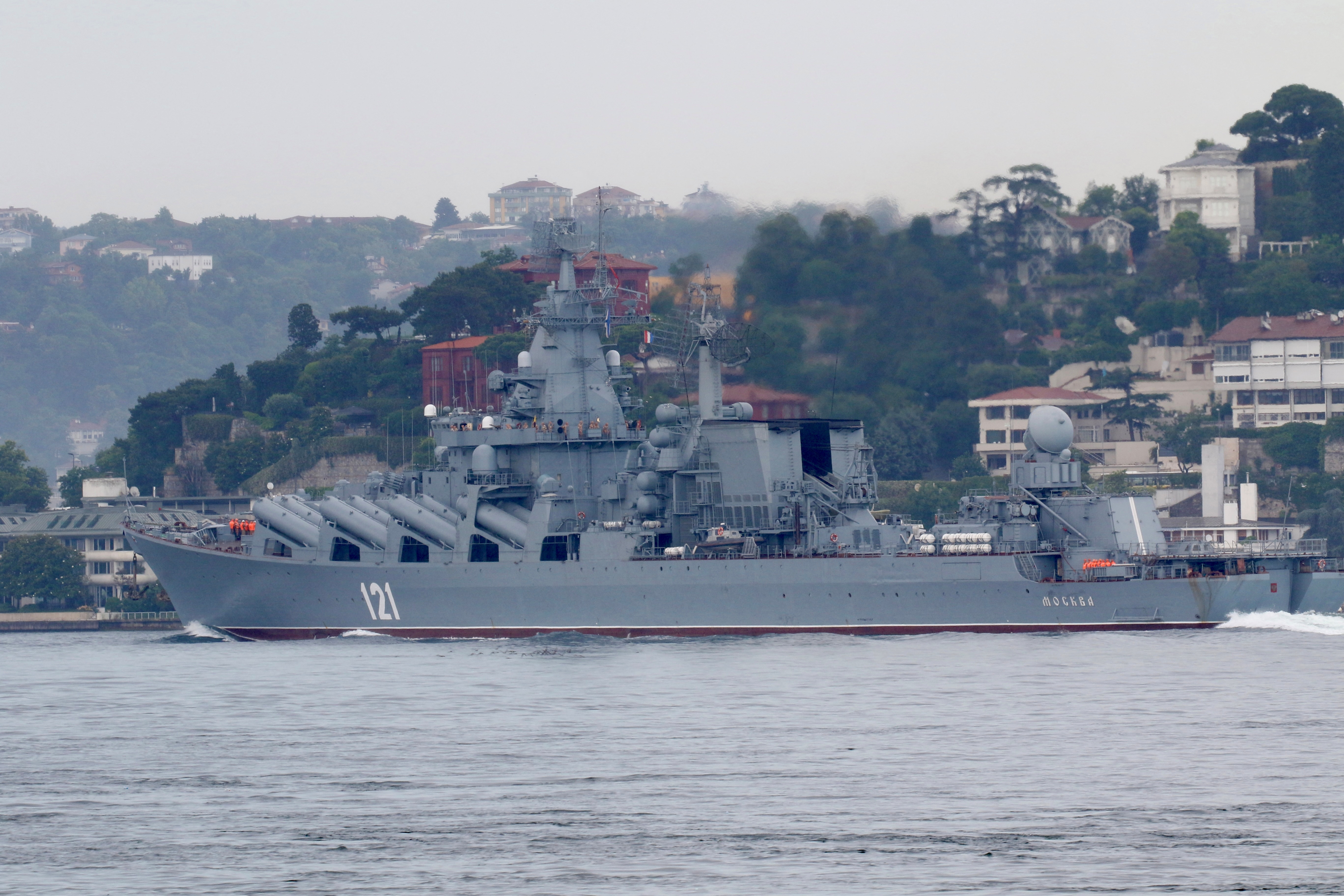 El Moskva en una foto de julio de 2021 (Reuters)