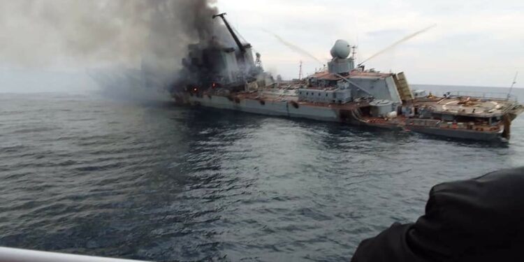 Las primeras imágenes del crucero ruso Moskva después del ataque que lo hundió
