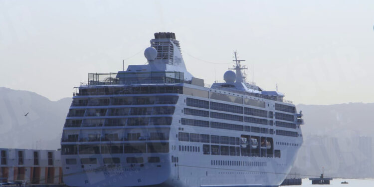 Llega a Acapulco el crucero Seven Seas Mariner con 277 pasajeros