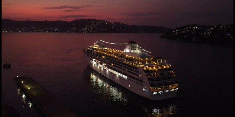Llega a Acapulco el crucero "Seven Seas Mariner" procedente de Costa Rica