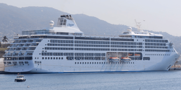 Llega el Crucero Seven Seas Mariner con 277 pasajeros y 426 tripulantes, procedentes de Puntarenas, Costa Rica