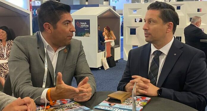 Logra Armando Ayala 40 mdd en más cruceros para Ensenada en evento internacional