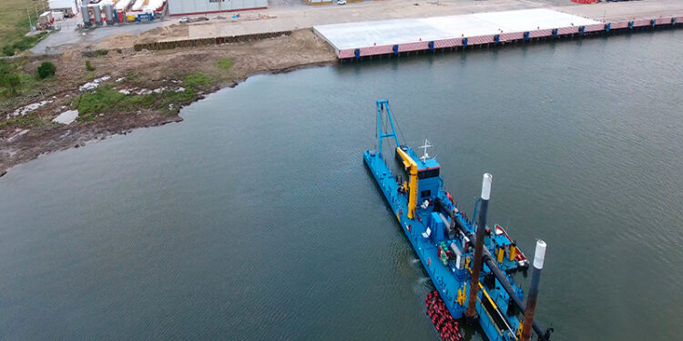 Puerto Coatzacoalcos cerrará posturas para ferrocarril interior
