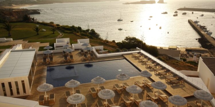 Memmo Baleeira Costa Vicentina Portugal Design Hotels Imagen vía http://press.designhotels.com/