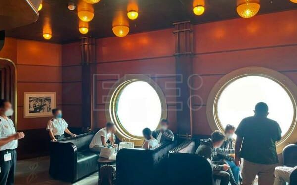 México auxilia a cinco cubanos rescatados en Caribe por crucero internacional