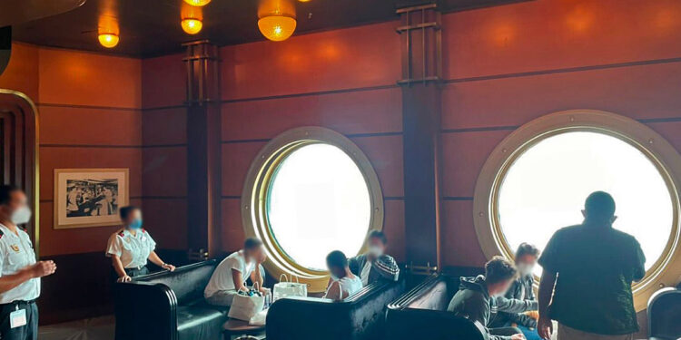 México auxilia a cinco cubanos rescatados en el Caribe por crucero internacional