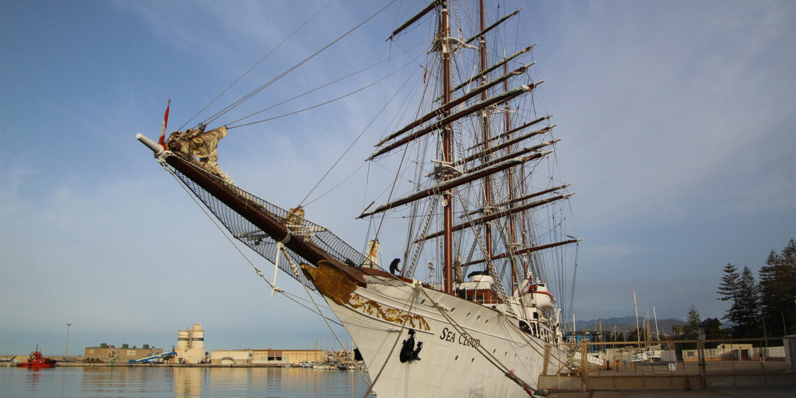 Motril recibe la escala del velero crucero 'Sea Cloud'
