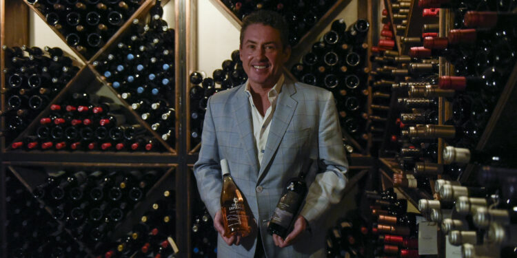 Noah Mamet ya exporta su vino Gran Diplomat a los Estados Unidos: “Me mantiene conectado con la Argentina” (Fotos: Gustavo Gavotti)