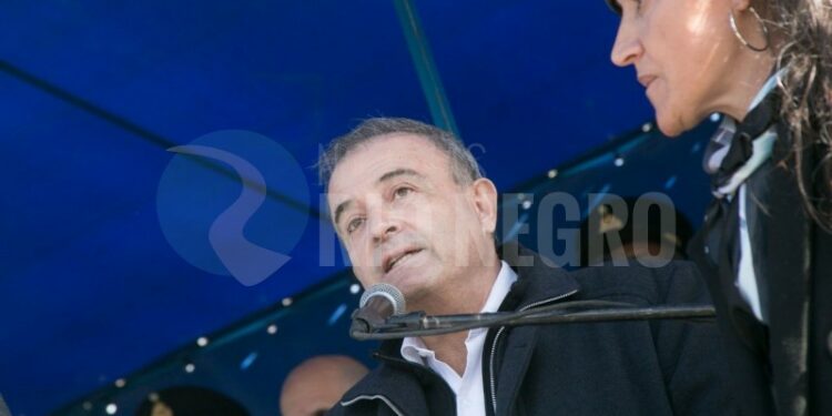 Noticias Rio Negro - Una multitud disfrutó del desfile aniversario para festejar el cumpleaños de la Comarca