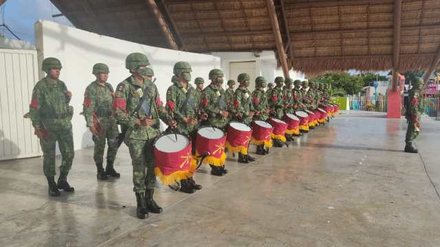 Ofrece la Banda de guerra del 64 batallón de la Sedena concierto sorpresa en el Parque Las Palapas y Parque del Crucero @SEDENAmx