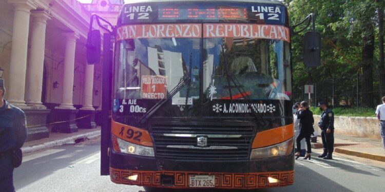 Pasajeros de Línea 12 contarán con libros durante viajes