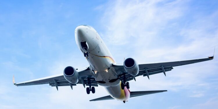 Pasajeros pueden viajar sin mascarilla en estas aerolíneas