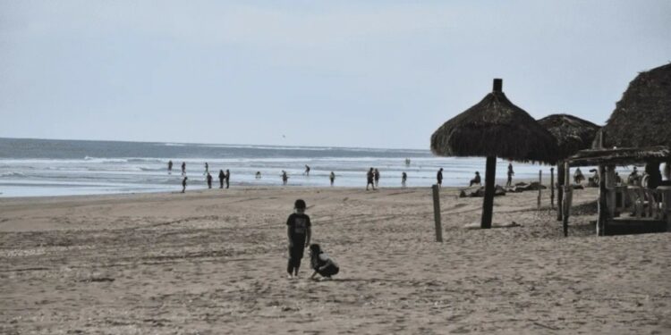 Playas para acampar en Sinaloa en vacaciones de Semana Santa