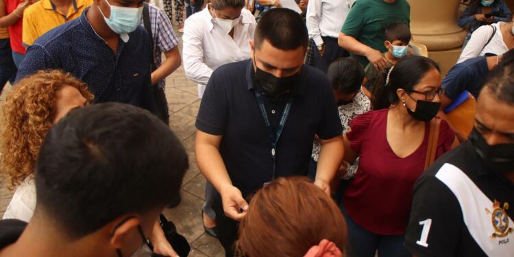 Problema para conseguir cupos en Registro Civil para pasaportes altera planes de viajeros | Comunidad | Guayaquil
