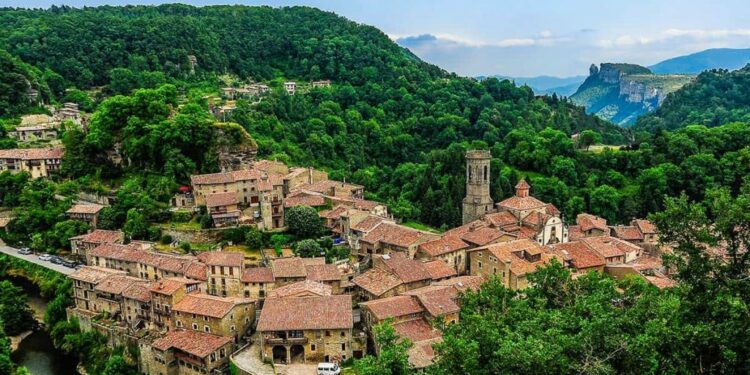 Castellar de n'Hug: un lugar imperdible, cerca de Barcelona