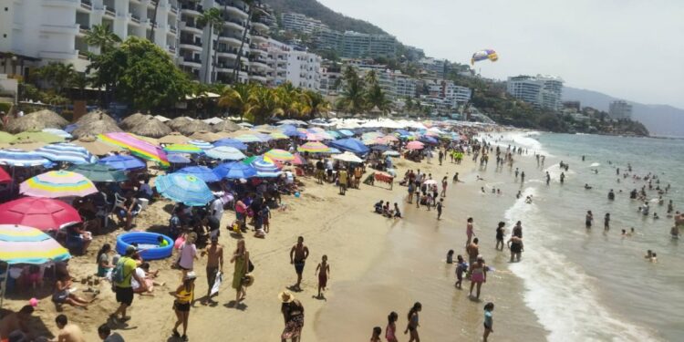 Puerto Vallarta registra 70 por ciento de afluencia turística