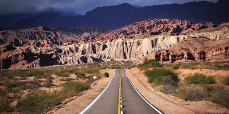 Las rutas argentinas ofrecen acceso a miles de destinos diferentes (Crédito: Prensa Gyra)