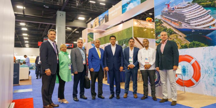 RD inaugura Stand dominicano en feria de cruceros en Miami
