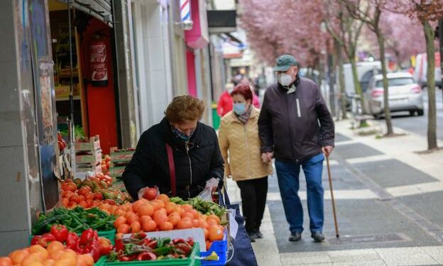 El comercio local aguanta contra viento y marea para sobrevivir./BLANCA CASTILLO