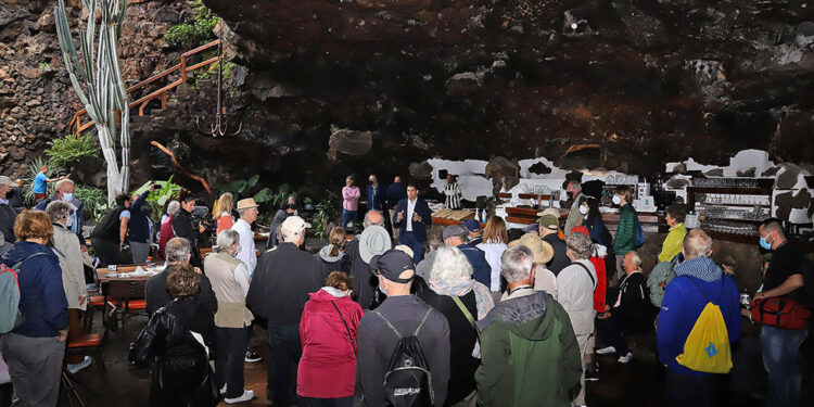 Recepción en Jameos a los turistas estadounidenses del crucero ‘Sea Spirit’