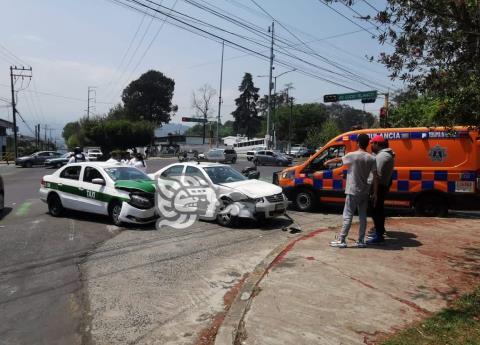 Reportan accidente automovilístico en crucero de Ruiz Cortines, en Xalapa