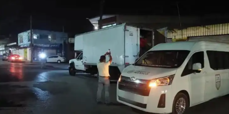 Agentes del INM localizaron a 72 migrantes dentro de un tráiler en Oaxaca. (Foto: EFE)