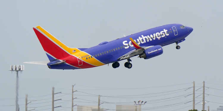 Southwest se disculpa por retrasos, cancelaciones y culpa a problemas tecnológicos