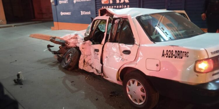 Taxista y pasajero mueren en choque provocado por conductor ebrio en Torreón