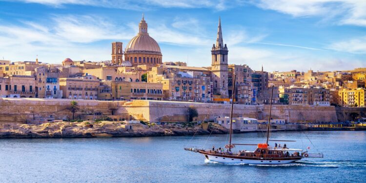 Ciudad frente al mar