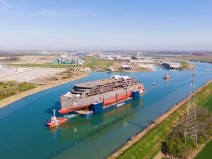Trasladan a Génova el casco de crucero Seabourn Pursuit para fase final de su construcción