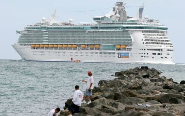 Un hombre desaparece tras saltar desde un crucero cerca de Florida
