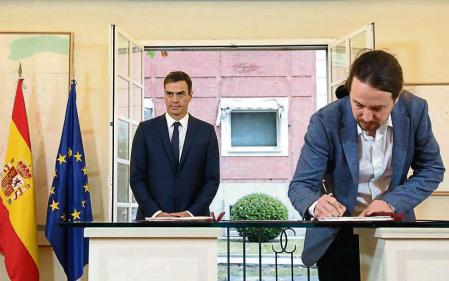 FIRMA DEL PACTO EN MONCLOA ENTRE EL GOBIERNO Y PODEMOS