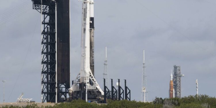 Viaje privado al espacio, el español López-Alegría lidera la primera misión a la estación espacial