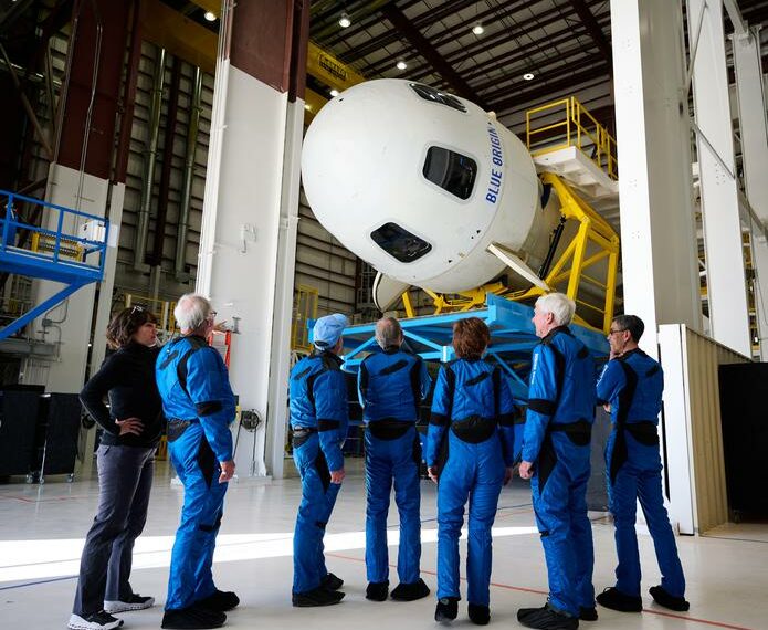 Blue Origin completó con éxito su cuarto vuelo especial con tripulantes abordo, y el cohete New Shepard, vehículo que abordaron los cosmonautas, cumplió su vigésimo vuelo.