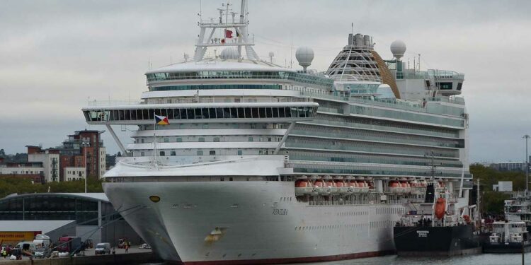 Vigo se llena de cruceros: así son los cinco megabarcos que recalarán en la ciudad hasta el domingo