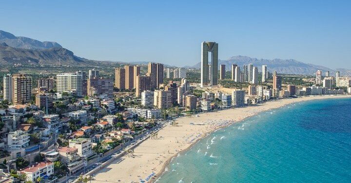 Destino de playa: Benidorm, España. Foto Shutterstock