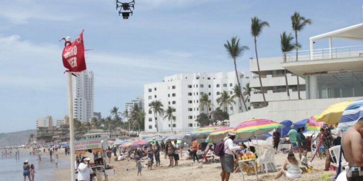 ¡Cuide a sus hijos! Localizan a 23 menores extraviados en playas de Mazatlán