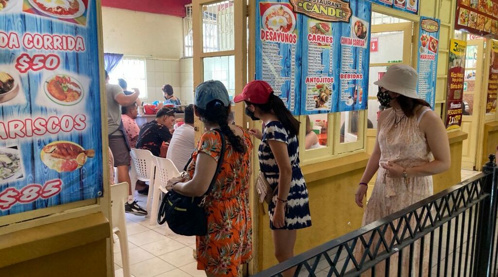 ¿Qué tal una rica comida por menos 100 pesos? En el Pino Suárez lo puedes hacer