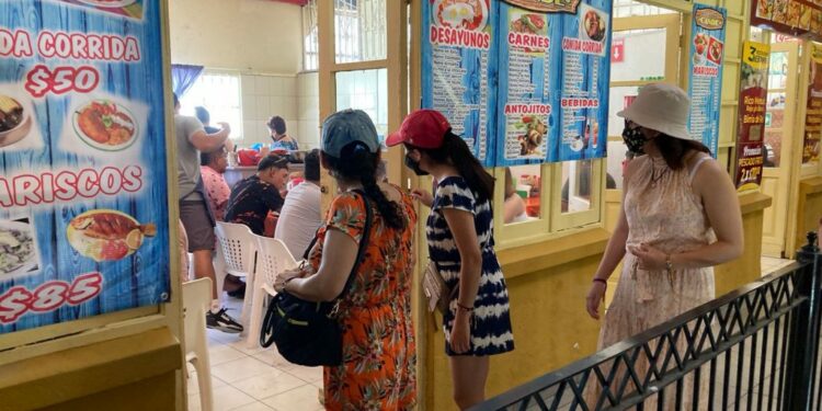 ¿Qué tal una rica comida por menos 100 pesos? En el Pino Suárez lo puedes hacer