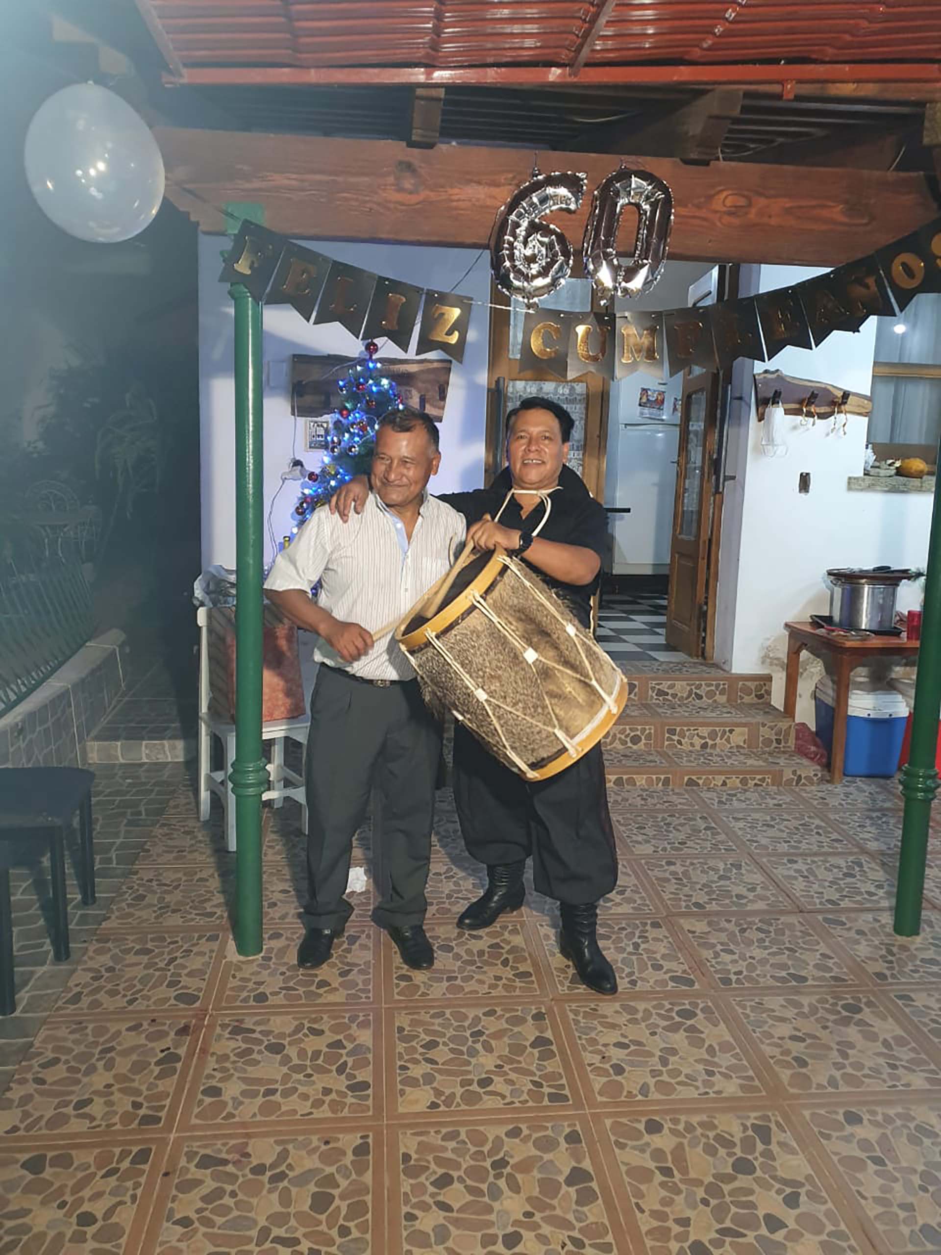 Los hermanos Juan y Anastacio Vilca Condorí. Anastacio es coplero, una herencia familiar