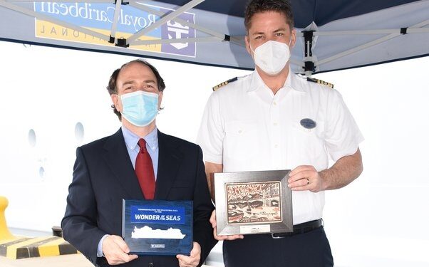Puerto de Valencia recibe primera escala del mayor crucero del mundo