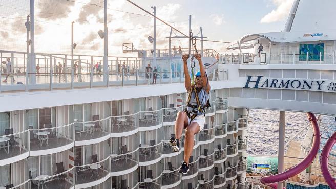 tirolina del crucero 'Wonder of the seas' de Royal Caribbean.