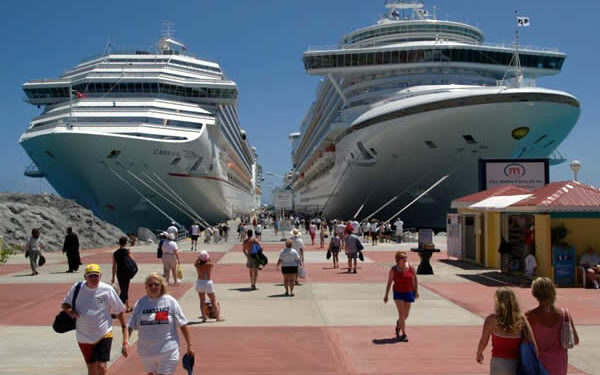 Port St. Maarten esquiba vicisitudes mundiales y celebra llegada de turistas
