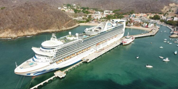 Es HUATULCO destino internacional de cruceros